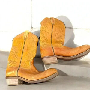 Cowboy boots in tan  9.5M western cowboy